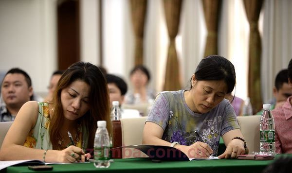 中山大学著名教授沙龙：丘海雄博士谈珠三角产业转型升级。