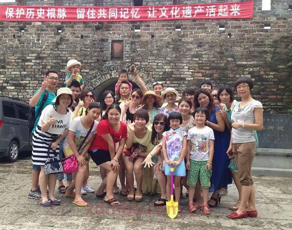 中山大学时代华商经理52班马到功成组小组活动报道：深圳鼓浪屿之旅，感受阳光与海滩。