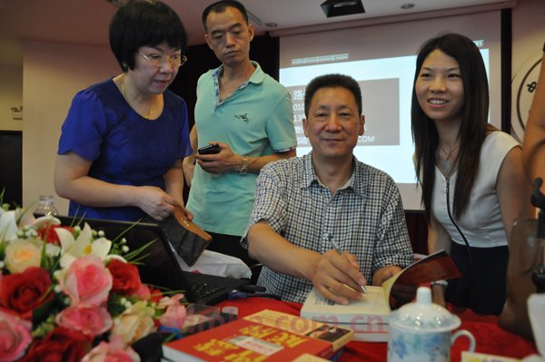 中山大学第六十二届企业家成功论坛报道——路长全《切割营销与品牌两极法则》