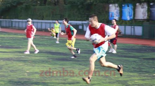 趣味让运动充满魔幻色彩——中山大学时代华商总裁35班趣味运动会活动实况报道。