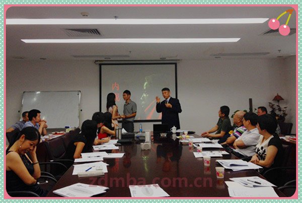 中山大学时代华商企业内训报道——广东铭康香精香料有限公司《销售谈判技巧》课程。