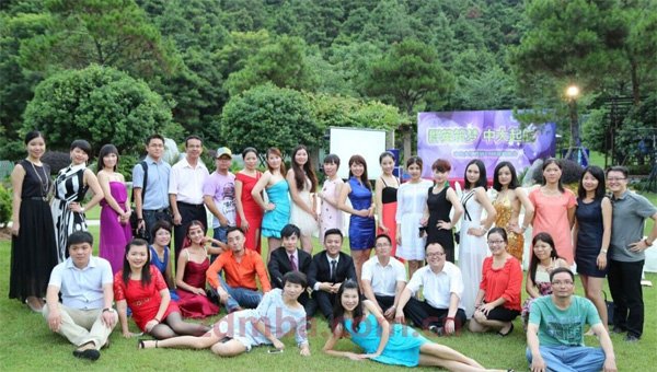 青春不分年龄，感恩有你——中山大学时代华商营销19班迎新晚会精彩回顾。 