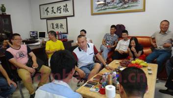中山大学时代华商经理54班学员企业走访学习活动：王同学与他的浪动皮具厂；张同学和他的博卡利生物科技有限公司。