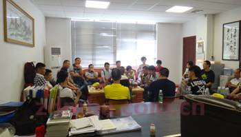 中山大学时代华商经理54班学员企业走访学习活动：王同学与他的浪动皮具厂；张同学和他的博卡利生物科技有限公司。