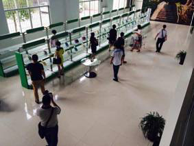 中山大学时代华商经理54班学员企业走访学习活动：王同学与他的浪动皮具厂；张同学和他的博卡利生物科技有限公司。