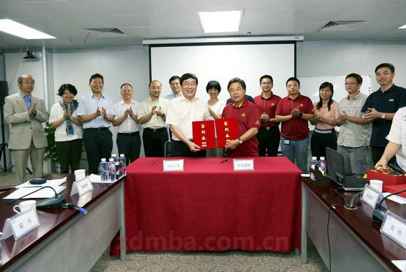 中山大学与深圳华大基因研究院签署战略合作框架协议。