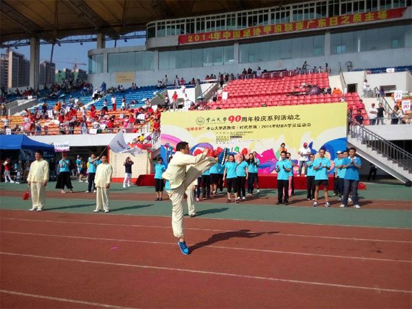 “他唯帝杯”中山大学高等继续教育学院（时代华商）工商管理高级研修班学员2014年运动会盛大开幕式报道 