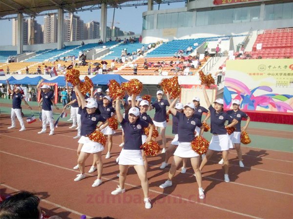 “他唯帝杯”中山大学高等继续教育学院（时代华商）工商管理高级研修班学员2014年运动会盛大开幕式报道。