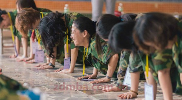 中山大学营销总监高级研修班20班开学暨拓展训练活动报道。