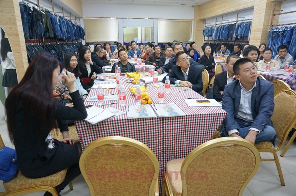 中山大学时代华商总裁38班东润龙服饰走访报道：“全心全意”观润龙。