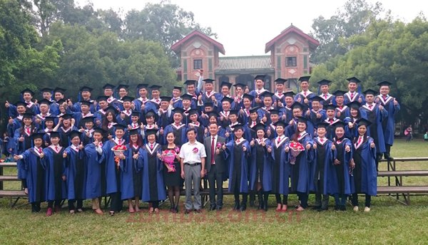 惜别今朝·情谊永存：记中山大学时代华商工商管理高级研修班联合结业典礼。