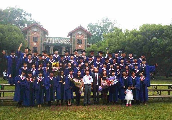 惜别今朝·情谊永存：记中山大学时代华商工商管理高级研修班联合结业典礼。
