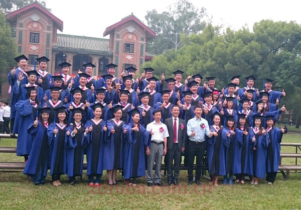 惜别今朝·情谊永存：记中山大学时代华商工商管理高级研修班联合结业典礼。