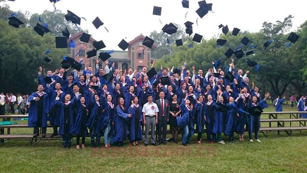 惜别今朝·情谊永存：记中山大学时代华商工商管理高级研修班联合结业典礼。