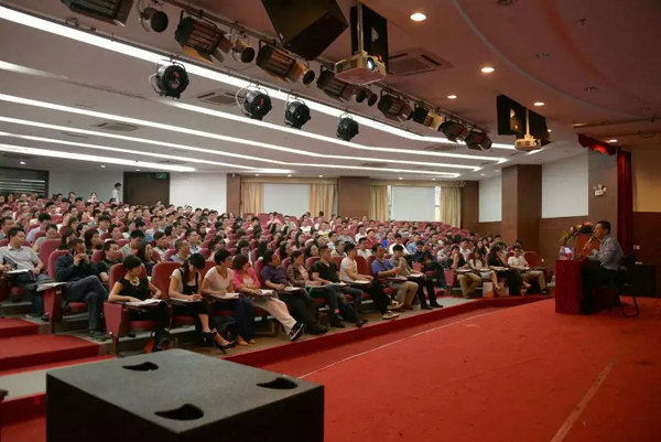 时代华商·中山大学第74届企业家成功论坛:路长全《互联网环境下的切割营销与品牌两级法则》精彩分享。