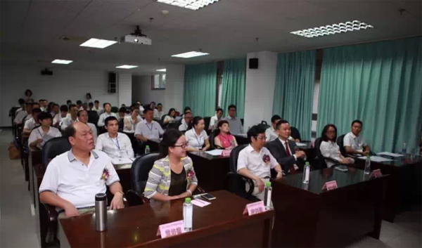 期待已久的中山大学时代华商总裁41班的开学典礼和拓展训练已于上周末顺利举行。让我们回顾一下这两天一夜发生的点点滴滴吧。