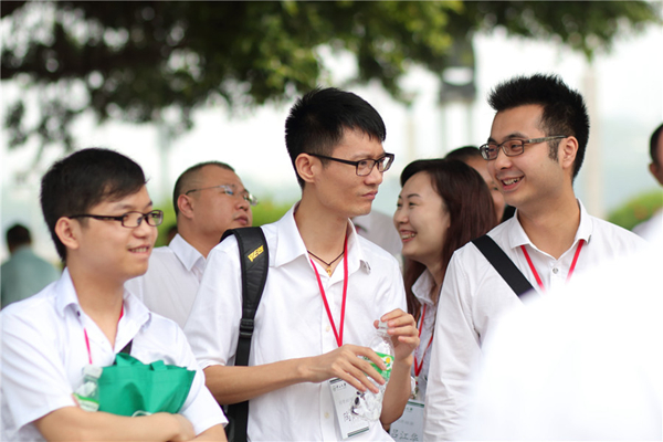 缘聚中大.共赢未来：记中山大学在职经理工商管理高级研修班15级60班开学典礼与拓展训练。