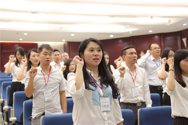 缘聚中大.共赢未来：记中山大学在职经理工商管理高级研修班15级60班开学典礼与拓展训练。