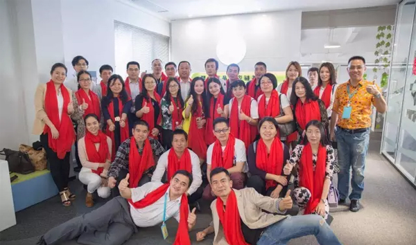 中山大学时代华商经理62班企业走访第一站——广州悦蒂威服饰有限公司。