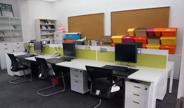 中山大学时代华商经理62班企业走访第一站——广州悦蒂威服饰有限公司。