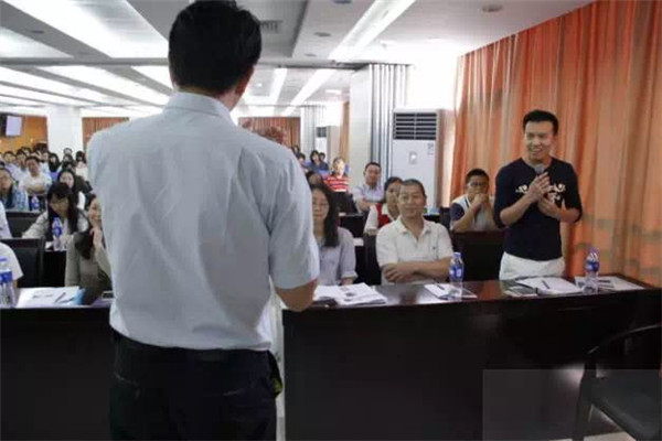 中山大学时代华商人力资源总监班携手南方人才打造——关键人才解决方案