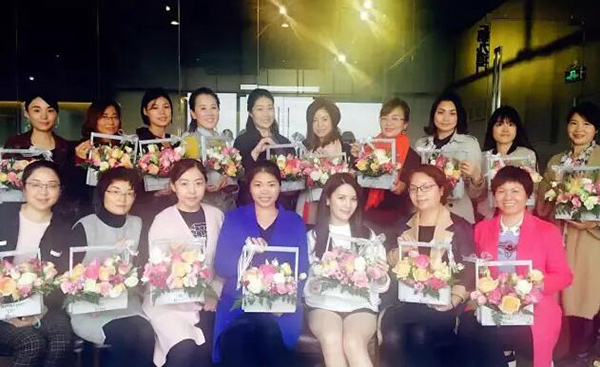 时代华商幸福女子学堂花艺课回顾：赴一场花的盛宴。
