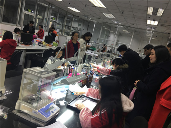 经理61班走进爱齐福珠宝