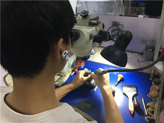 经理61班走进爱齐福珠宝