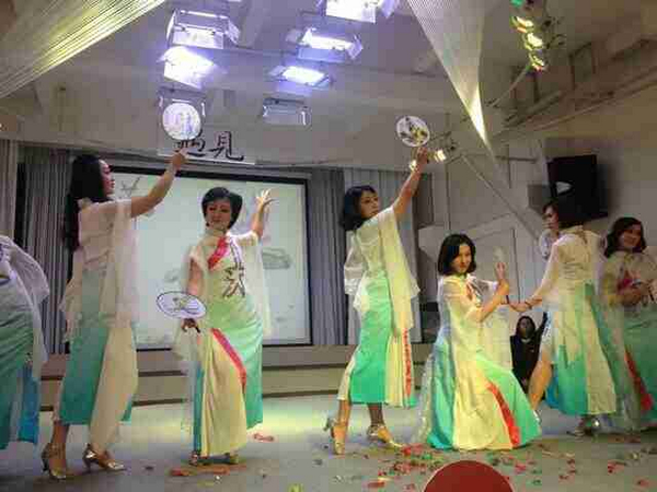 12月21日，国学班女子班联谊迎新晚会