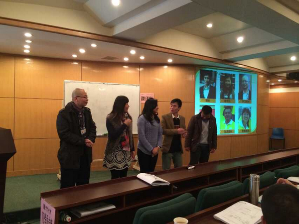 中山大学在职经理工商管理高级研修班49班举行了庄重的班委聘书颁发仪式
