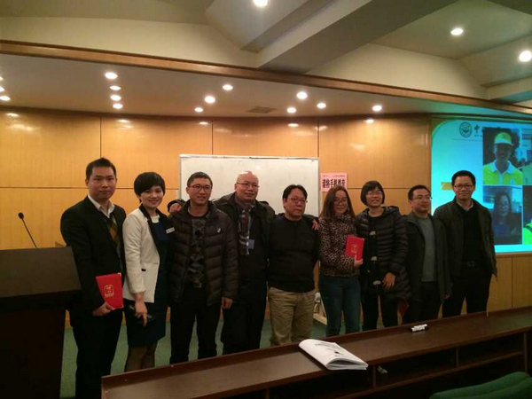 中山大学在职经理工商管理高级研修班49班举行了庄重的班委聘书颁发仪式