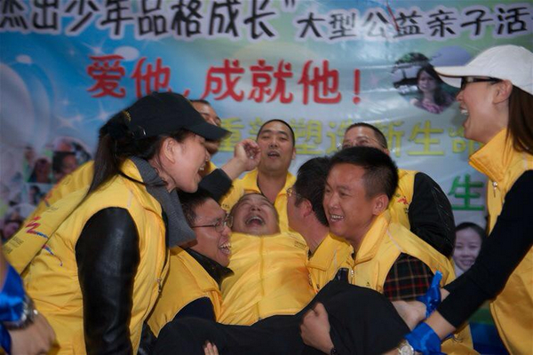 中山大学总裁工商管理高级研修班总裁二十二班龙门县麻榨中学“心连心”支教活动