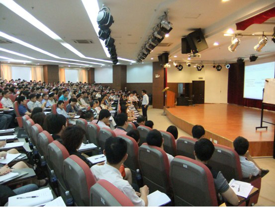 龙平老师做客中山大学企业家成功论坛,主讲《总经理的用人之道》