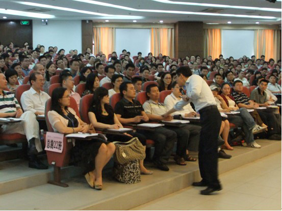 龙平老师做客中山大学企业家成功论坛,主讲《总经理的用人之道》