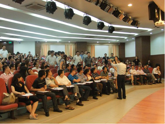 龙平老师做客中山大学企业家成功论坛,主讲《总经理的用人之道》